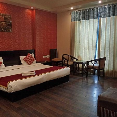 Paschim Vihar Hotel Delhi  Exterior photo