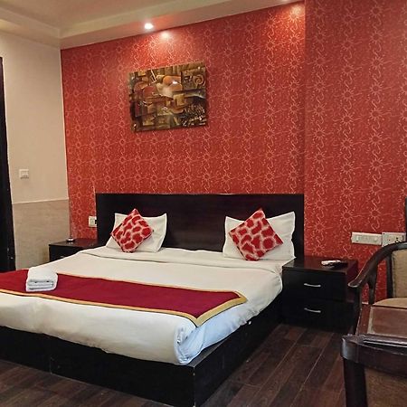Paschim Vihar Hotel Delhi  Exterior photo